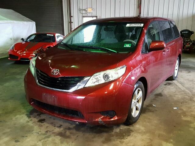 5TDKK3DC2BS076005 - 2011 TOYOTA SIENNA LE RED photo 2