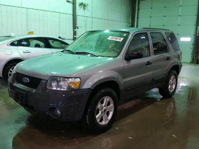 1FMYU93185KA23601 - 2005 FORD ESCAPE XLT GREEN photo 2