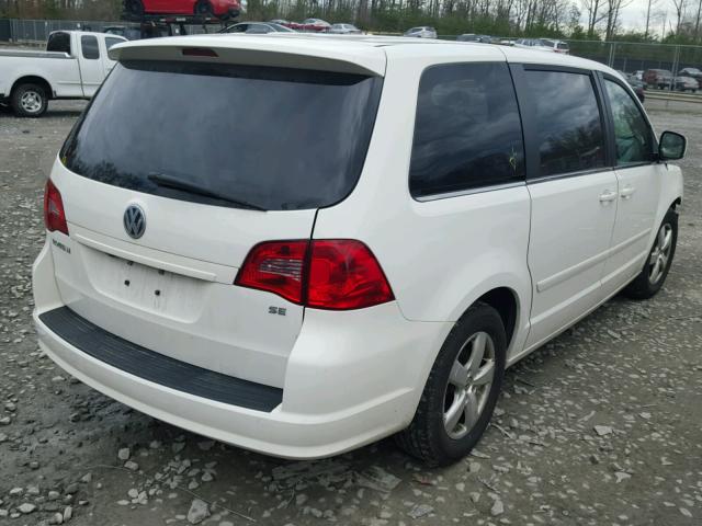 2V4RW3D18AR195370 - 2010 VOLKSWAGEN ROUTAN SE WHITE photo 4