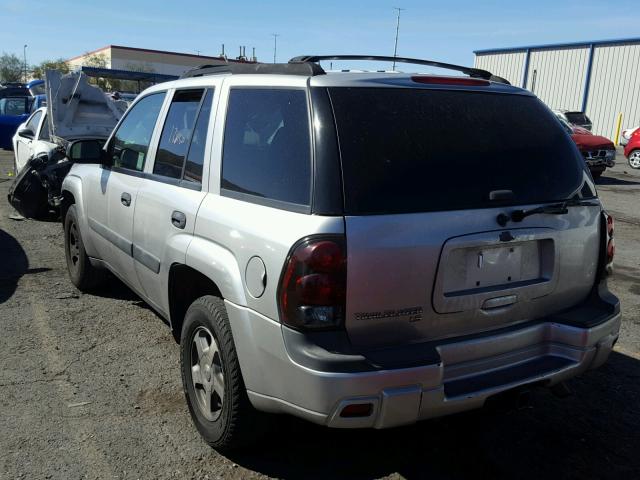 1GNDT13S652286726 - 2005 CHEVROLET TRAILBLAZE SILVER photo 3