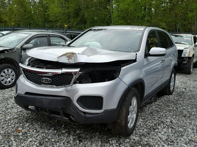 5XYKTDA66CG288924 - 2012 KIA SORENTO BA SILVER photo 2