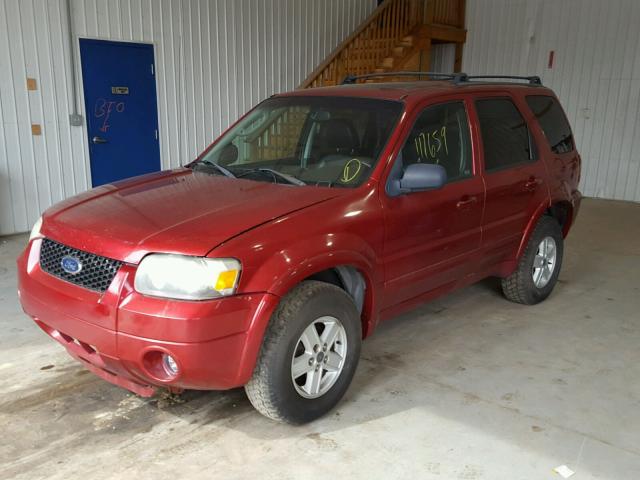 1FMYU04126KA11410 - 2006 FORD ESCAPE LIM RED photo 2