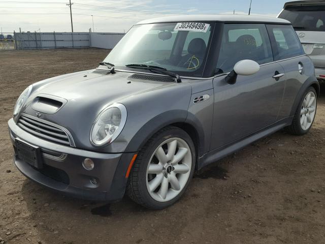 WMWRE334X4TD89386 - 2004 MINI COOPER S GRAY photo 2