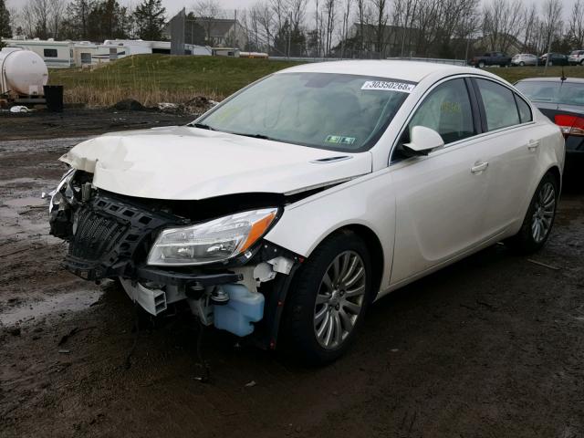 2G4GR5EK4C9110776 - 2012 BUICK REGAL CREAM photo 2