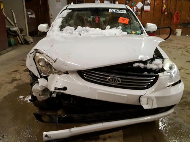 KNAGE123385203098 - 2008 KIA OPTIMA WHITE photo 9