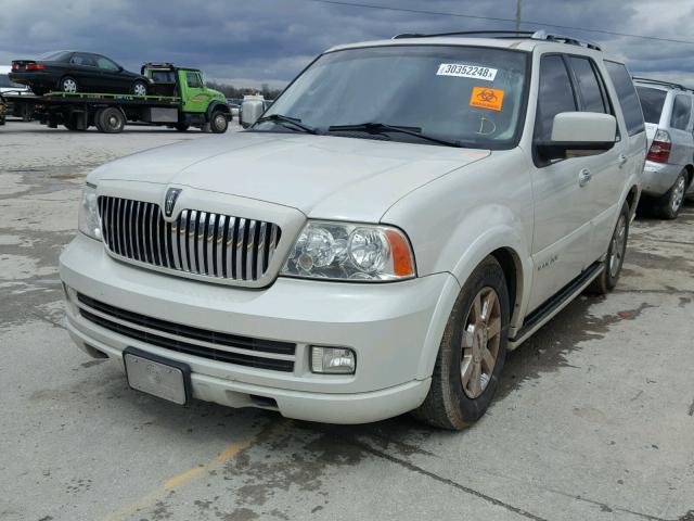 5LMFU27576LJ26528 - 2006 LINCOLN NAVIGATOR WHITE photo 2