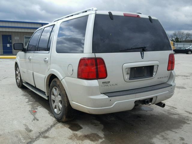 5LMFU27576LJ26528 - 2006 LINCOLN NAVIGATOR WHITE photo 3