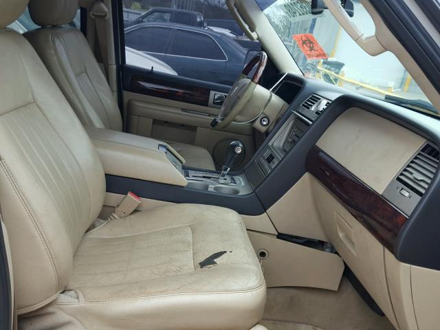 5LMFU27576LJ26528 - 2006 LINCOLN NAVIGATOR WHITE photo 5