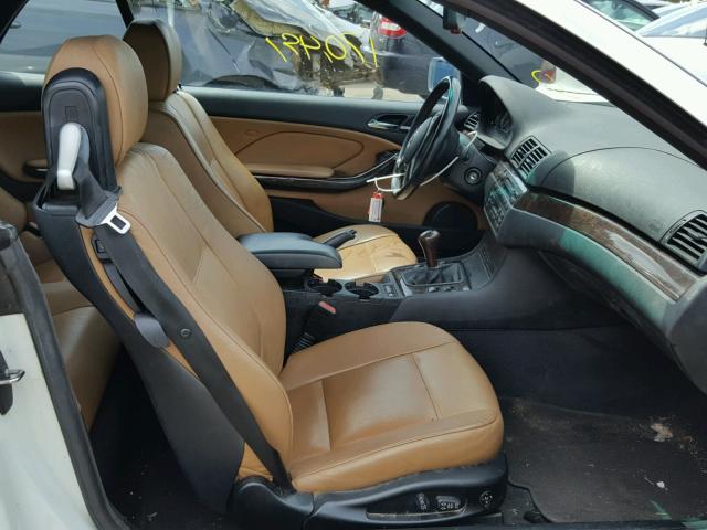 WBABW53434PJ94147 - 2004 BMW 330 CI WHITE photo 5