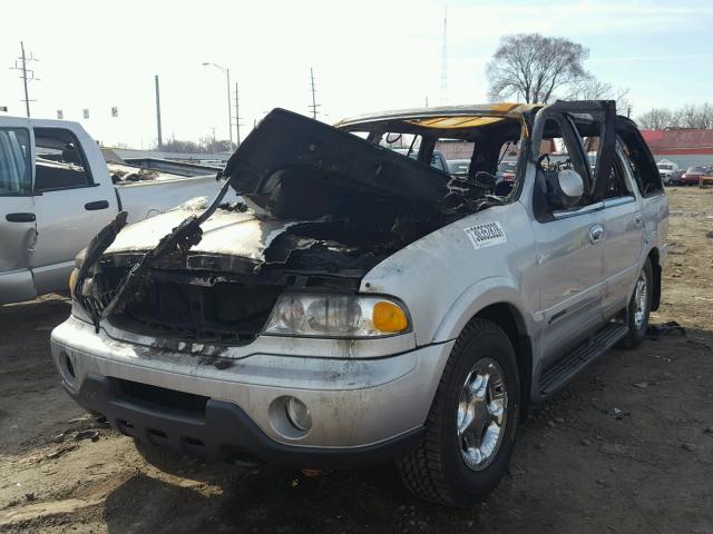 5LMPU28L8XLJ15315 - 1999 LINCOLN NAVIGATOR 银色 照片 2