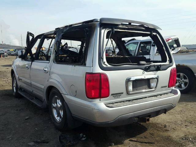 5LMPU28L8XLJ15315 - 1999 LINCOLN NAVIGATOR 银色 照片 3