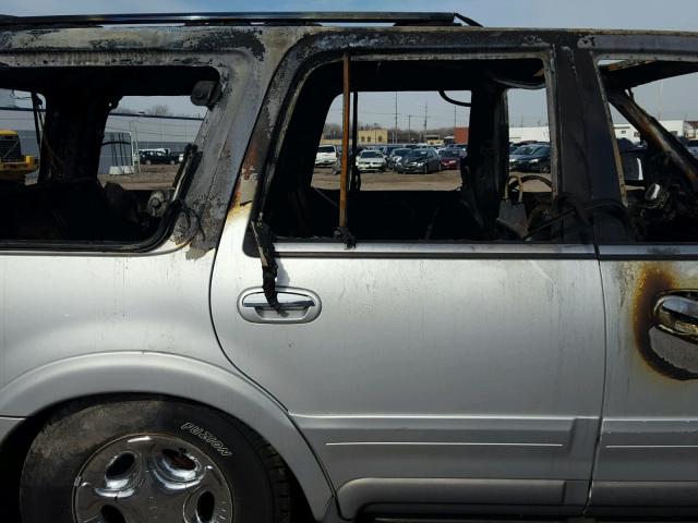 5LMPU28L8XLJ15315 - 1999 LINCOLN NAVIGATOR 银色 照片 6