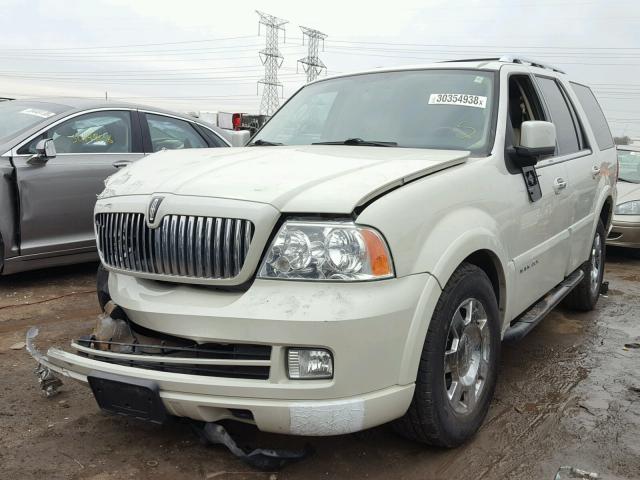 5LMFU28566LJ00887 - 2006 LINCOLN NAVIGATOR WHITE photo 2
