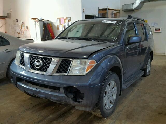 5N1AR18W25C762630 - 2005 NISSAN PATHFINDER BLUE photo 2