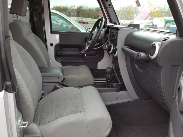 1J4FA54168L610013 - 2008 JEEP WRANGLER S SILVER photo 5