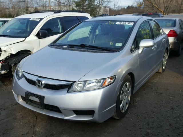 2HGFA16599H545818 - 2009 HONDA CIVIC LX SILVER photo 2