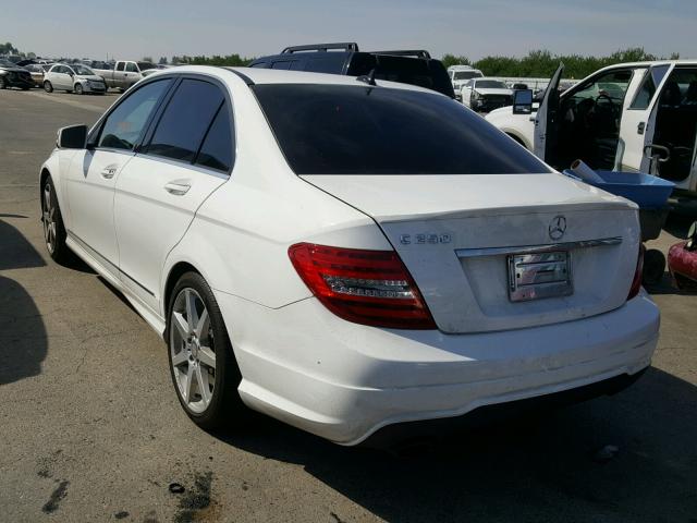 WDDGF4HB6EA956407 - 2014 MERCEDES-BENZ C 250 WHITE photo 3