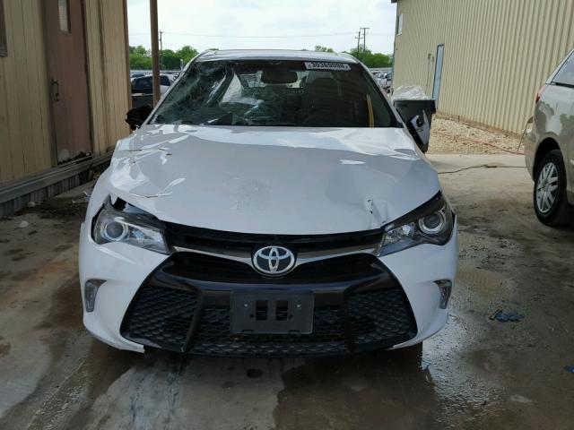 4T1BF1FK4HU283119 - 2017 TOYOTA CAMRY LE WHITE photo 9