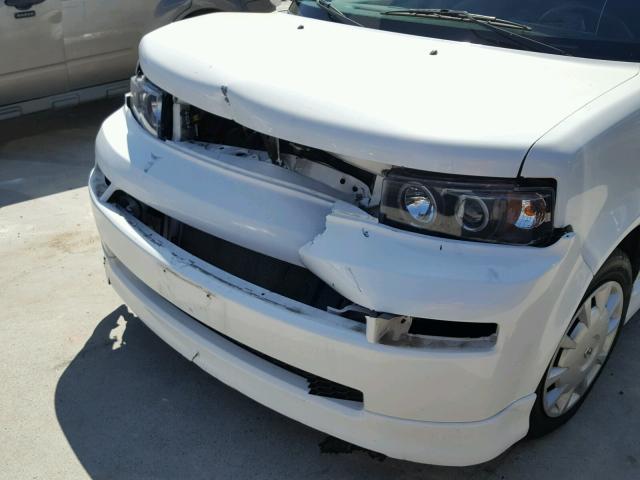 JTLKT324464094939 - 2006 SCION XB WHITE photo 9