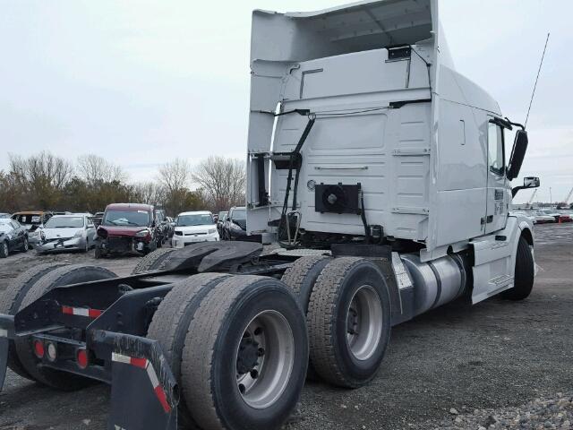 4V4NC9EH4CN561913 - 2012 VOLVO VN VNL WHITE photo 4