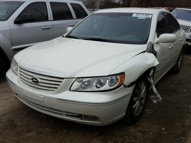 KMHFC46F16A121624 - 2006 HYUNDAI AZERA SE WHITE photo 2