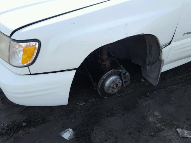 JF1SF65662H720808 - 2002 SUBARU FORESTER S Biały zdjęcie 9