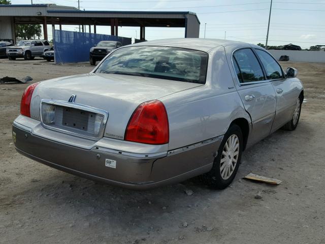 1LNHM82W83Y619373 - 2003 LINCOLN TOWN CAR S SILVER photo 4