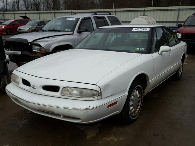 1G3HN52K6V4810460 - 1997 OLDSMOBILE 88 BASE WHITE photo 2