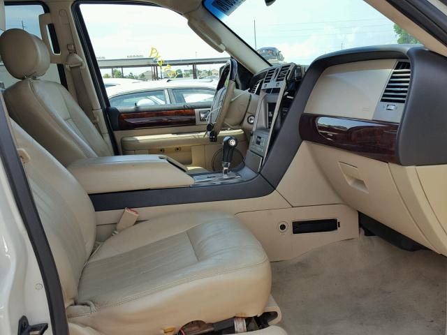 5LMFU27596LJ24179 - 2006 LINCOLN NAVIGATOR WHITE photo 5