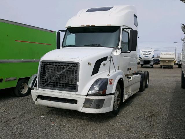 4V4NC9TH27N444517 - 2007 VOLVO VN VNL WHITE photo 2