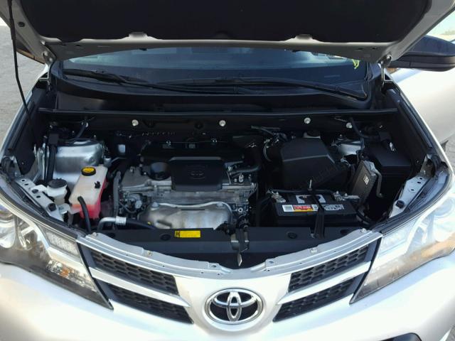 2T3ZFREV0DW025304 - 2013 TOYOTA RAV4 LE SILVER photo 7