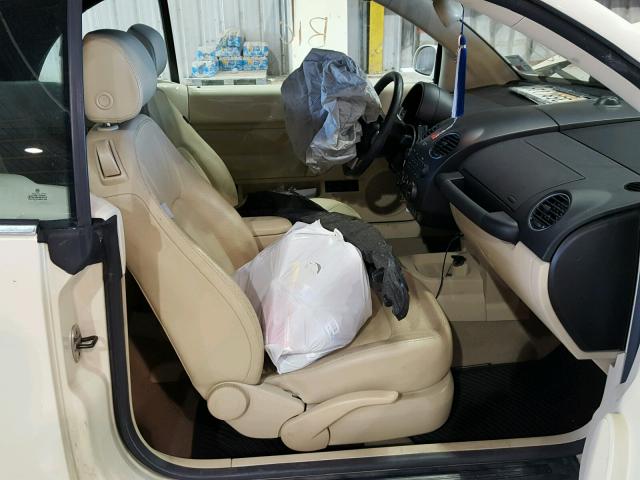 3VWRF31Y69M401474 - 2009 VOLKSWAGEN NEW BEETLE 奶油色 照片 5