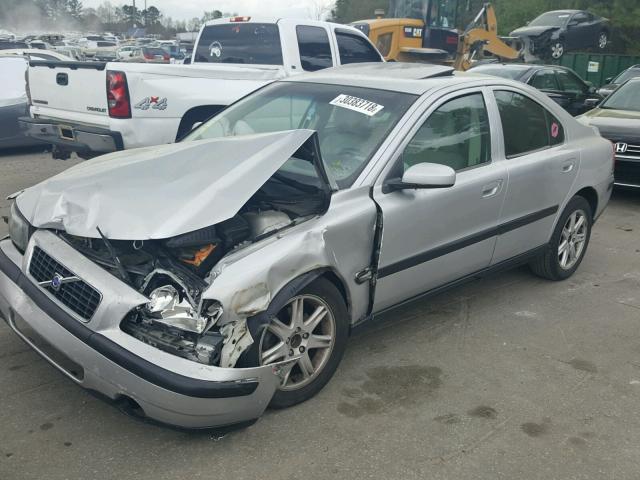 YV1RS61R122191463 - 2002 VOLVO S60 SILVER photo 2