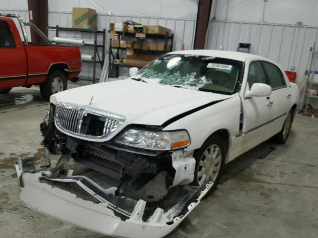 2LNBL8CV1AX613183 - 2010 LINCOLN TOWN CAR S WHITE photo 2