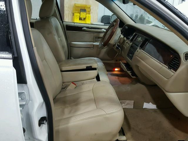 2LNBL8CV1AX613183 - 2010 LINCOLN TOWN CAR S WHITE photo 5