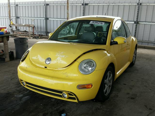 3VWCD31C84M413540 - 2004 VOLKSWAGEN NEW BEETLE 黄色 照片 2