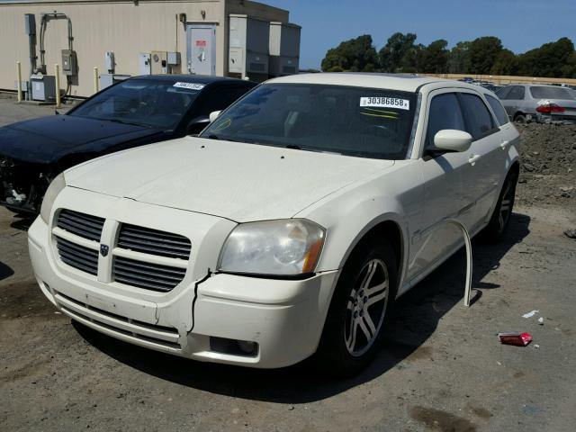 2D4GV58285H683610 - 2005 DODGE MAGNUM R/T WHITE photo 2