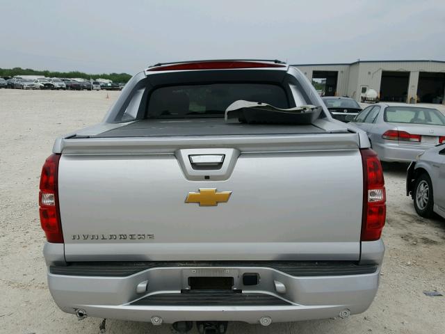 3GNMCGE00DG182981 - 2013 CHEVROLET AVALANCHE SILVER photo 6