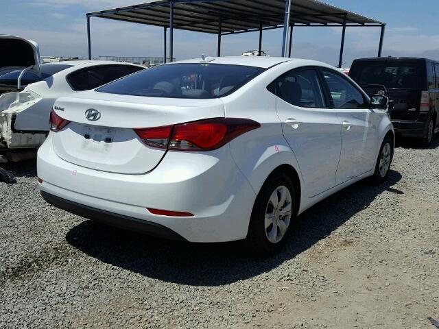 5NPDH4AE1GH671184 - 2016 HYUNDAI ELANTRA SE WHITE photo 4