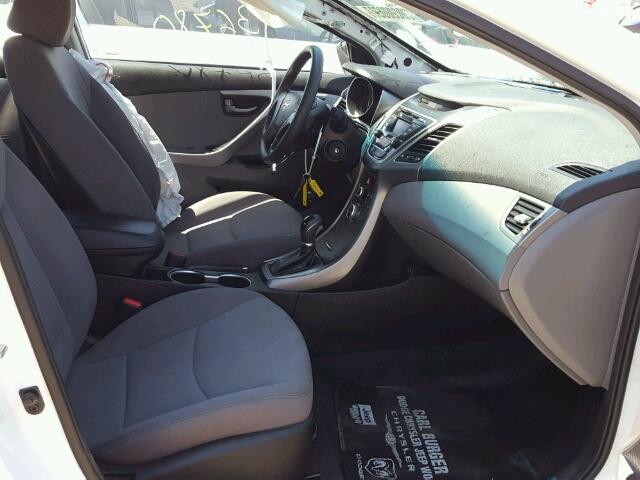 5NPDH4AE1GH671184 - 2016 HYUNDAI ELANTRA SE WHITE photo 5