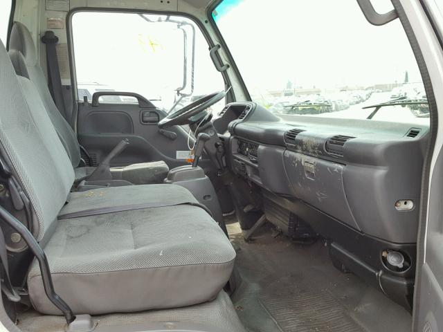 JALE5B14517901134 - 2001 ISUZU NQR WHITE photo 5