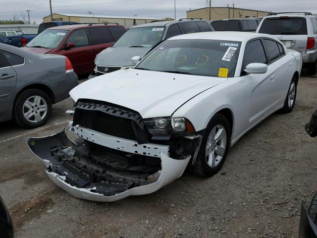 2C3CDXBG8CH140094 - 2012 DODGE CHARGER SE WHITE photo 2