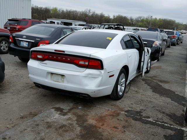 2C3CDXBG8CH140094 - 2012 DODGE CHARGER SE WHITE photo 4