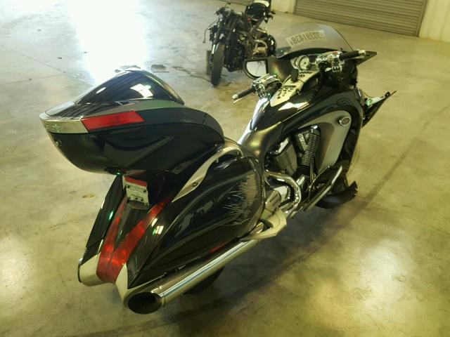 5VPSD36D193002281 - 2009 VICTORY MOTORCYCLES VISION TOU BLACK photo 4