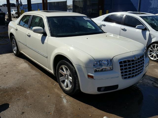 2C3KA53G66H350219 - 2006 CHRYSLER 300 TOURIN WHITE photo 1