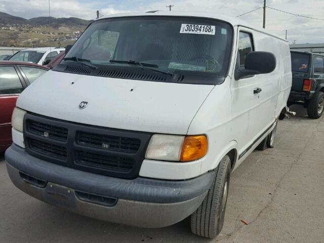 2B7JB21T52K137598 - 2002 DODGE RAM VAN B2 WHITE photo 2