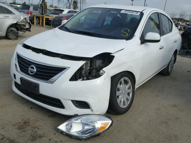 3N1CN7AP9DL864835 - 2013 NISSAN VERSA S WHITE photo 2