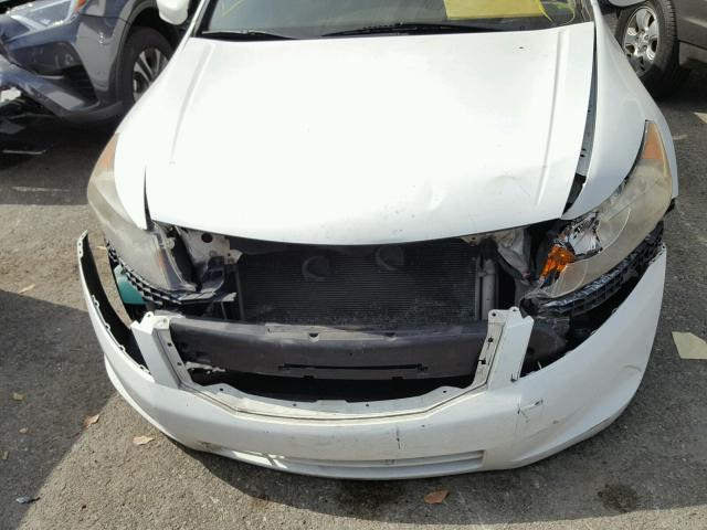 JHMCP26418C040613 - 2008 HONDA ACCORD LXP WHITE photo 9