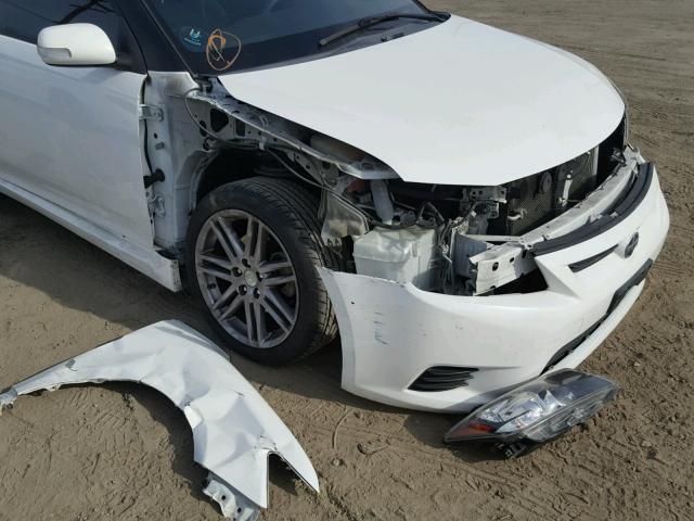JTKJF5C76B3005805 - 2011 TOYOTA SCION TC 白色 照片 9