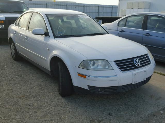 WVWPD63BX2P124273 - 2002 VOLKSWAGEN PASSAT GLS WHITE photo 1
